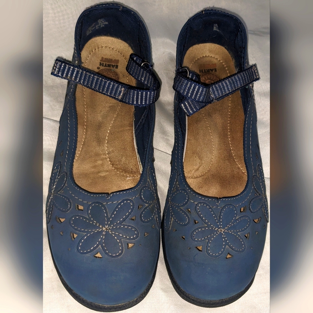 Earth Spirit Women's Floral Perforated Laser Cut Mary Jane Shoes Size 11